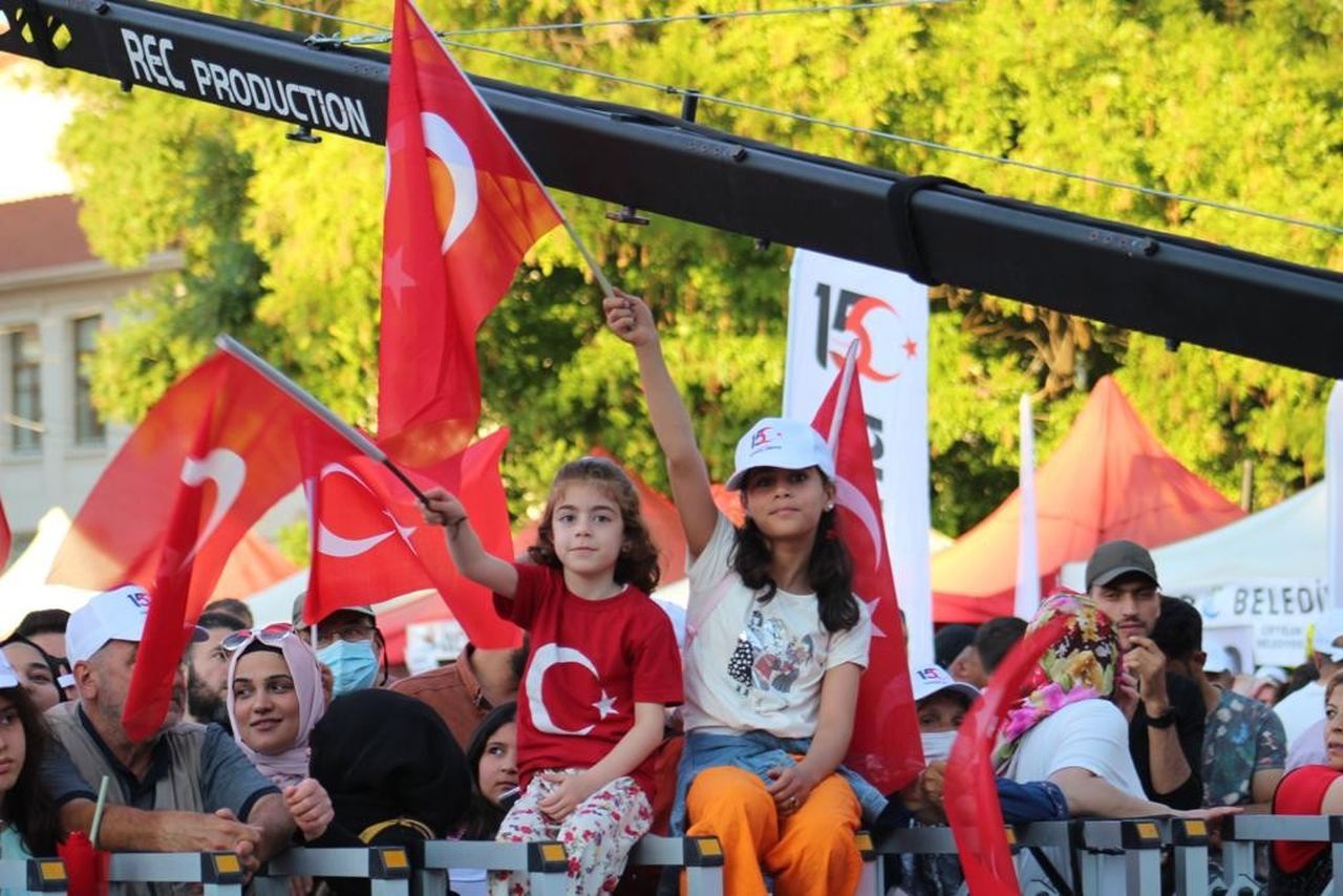 Milyonlar tek yürek oldu! Tüm yurtta 15 Temmuz Demokrasi ve Bayrak Yürüyüşü düzenlendi 16