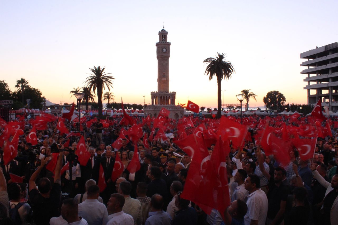 Milyonlar tek yürek oldu! Tüm yurtta 15 Temmuz Demokrasi ve Bayrak Yürüyüşü düzenlendi 3