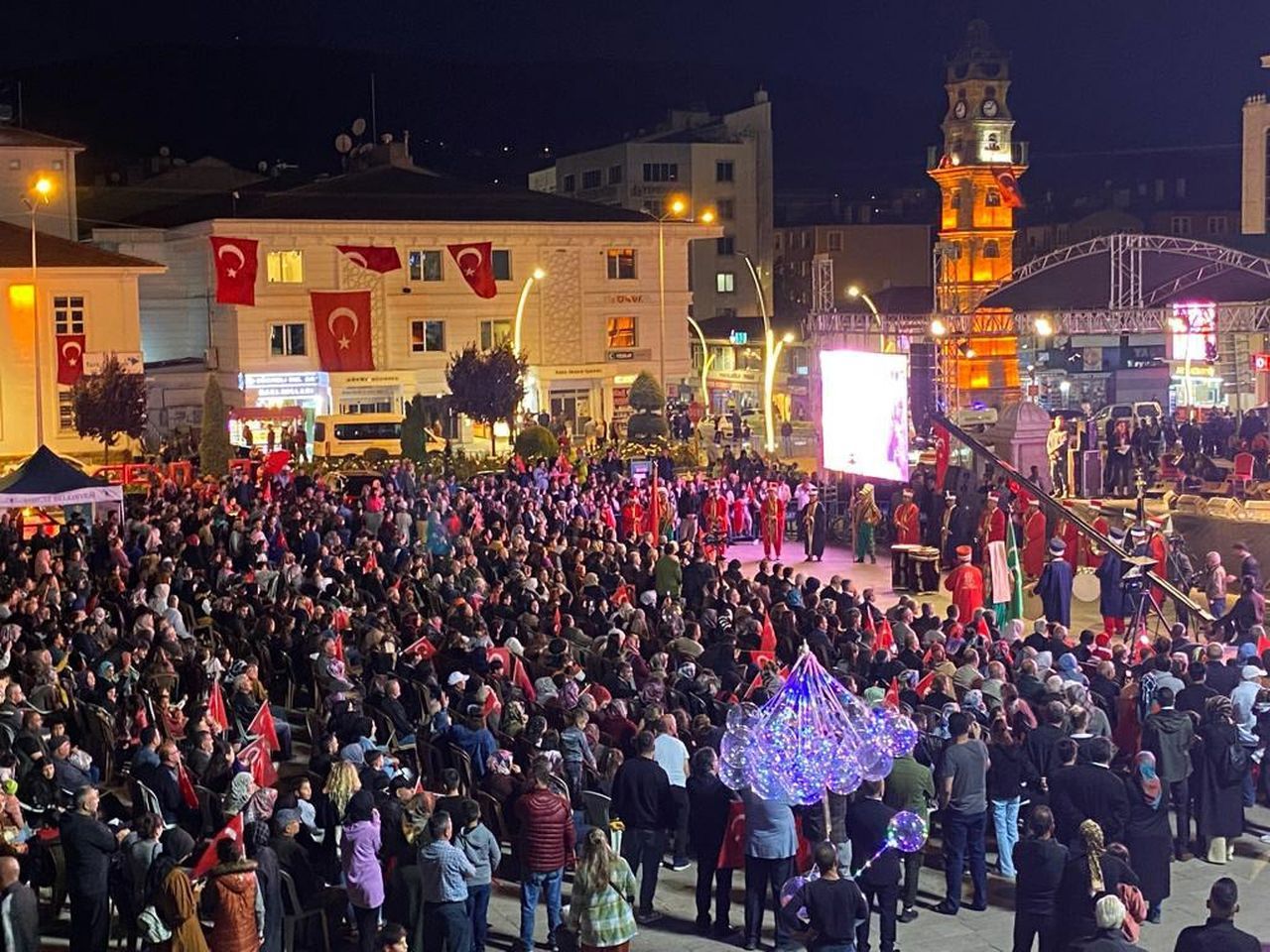 Milyonlar tek yürek oldu! Tüm yurtta 15 Temmuz Demokrasi ve Bayrak Yürüyüşü düzenlendi 9