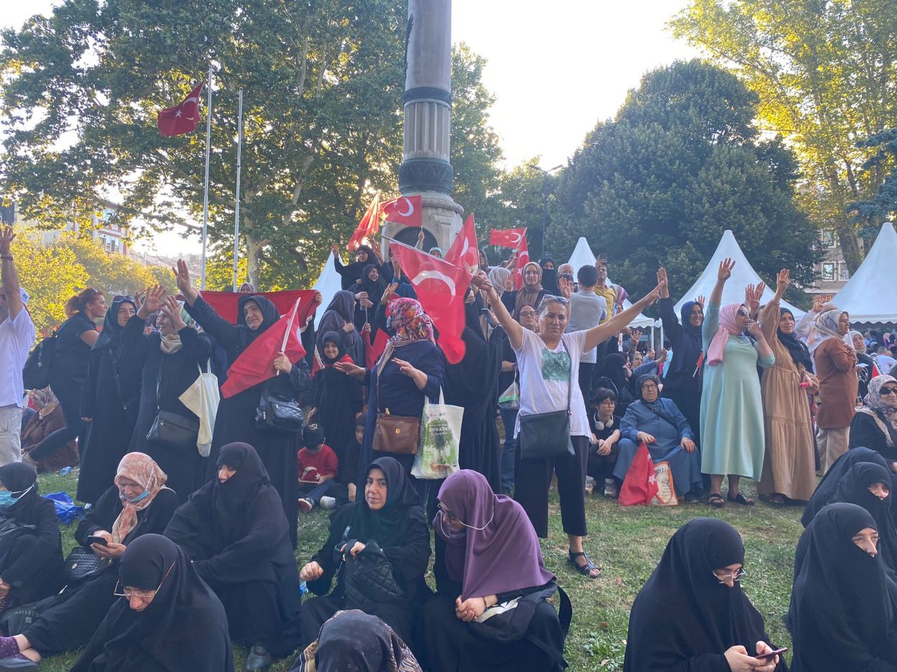 Superhaber Saraçhane'deki 15 Temmuz mitingine gitti: 'Tayyip dedeyi gördün mü oğlum!' 14