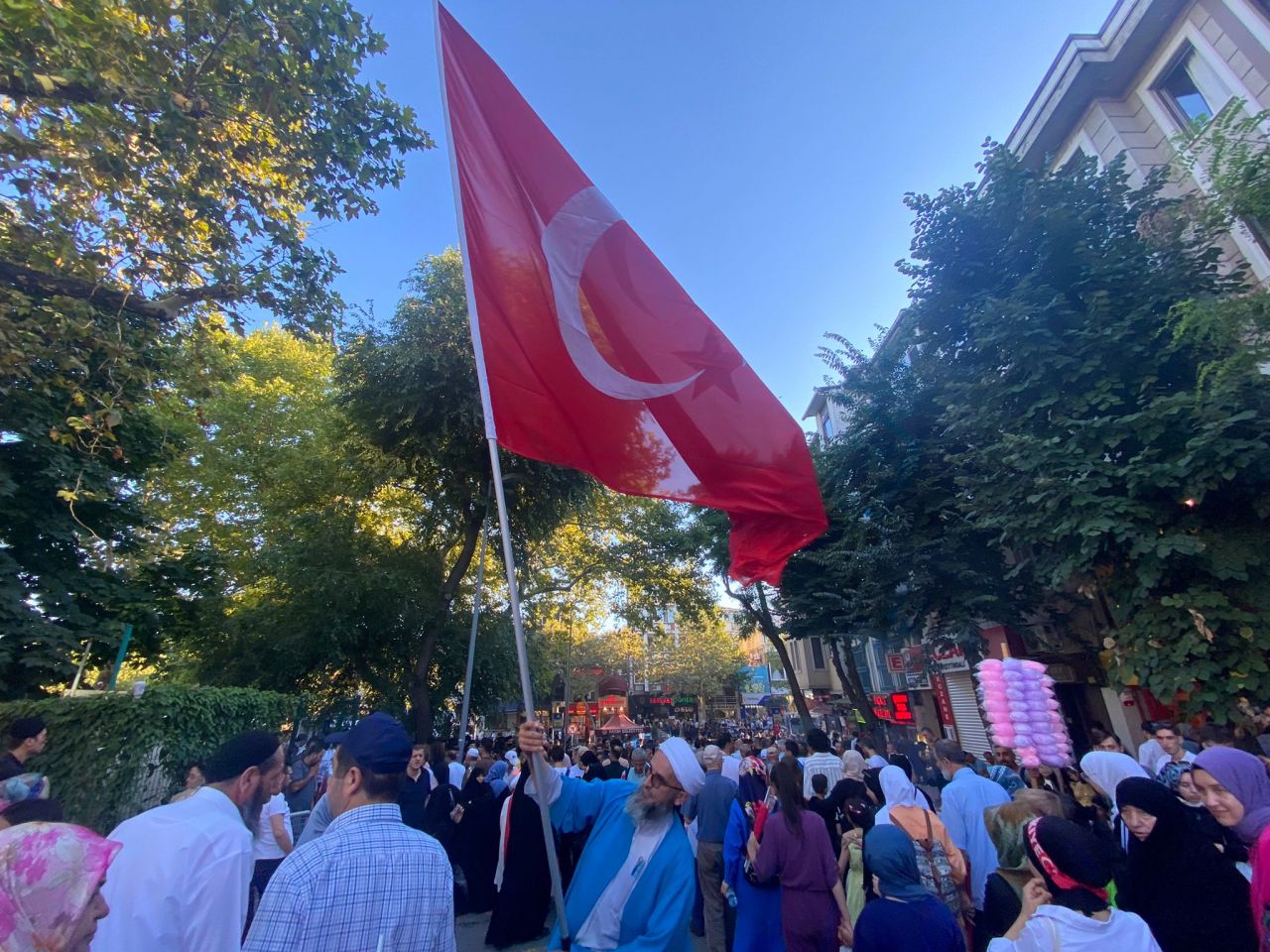 Superhaber Saraçhane'deki 15 Temmuz mitingine gitti: 'Tayyip dedeyi gördün mü oğlum!' 15