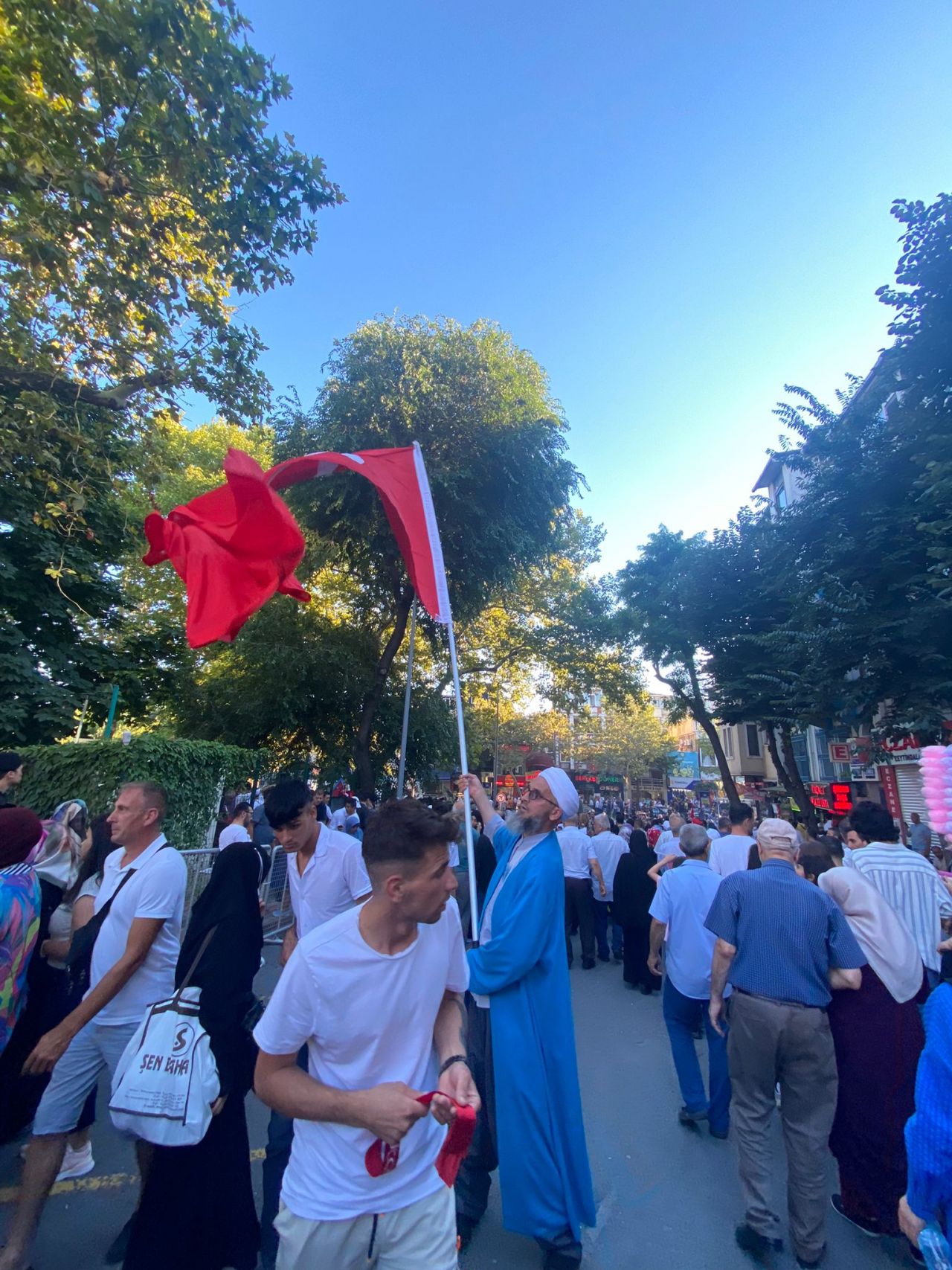 Superhaber Saraçhane'deki 15 Temmuz mitingine gitti: 'Tayyip dedeyi gördün mü oğlum!' 21