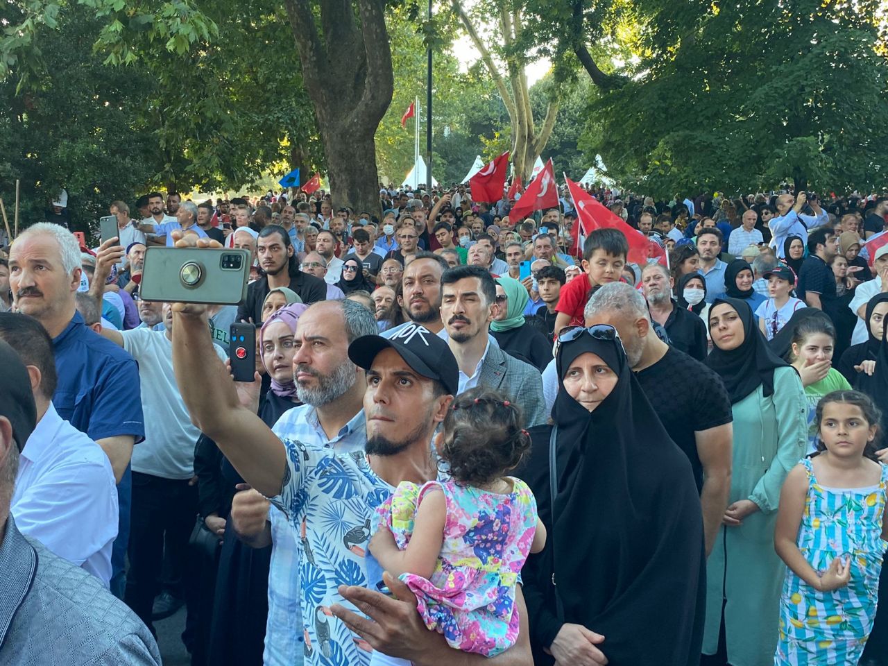Superhaber Saraçhane'deki 15 Temmuz mitingine gitti: 'Tayyip dedeyi gördün mü oğlum!' 23