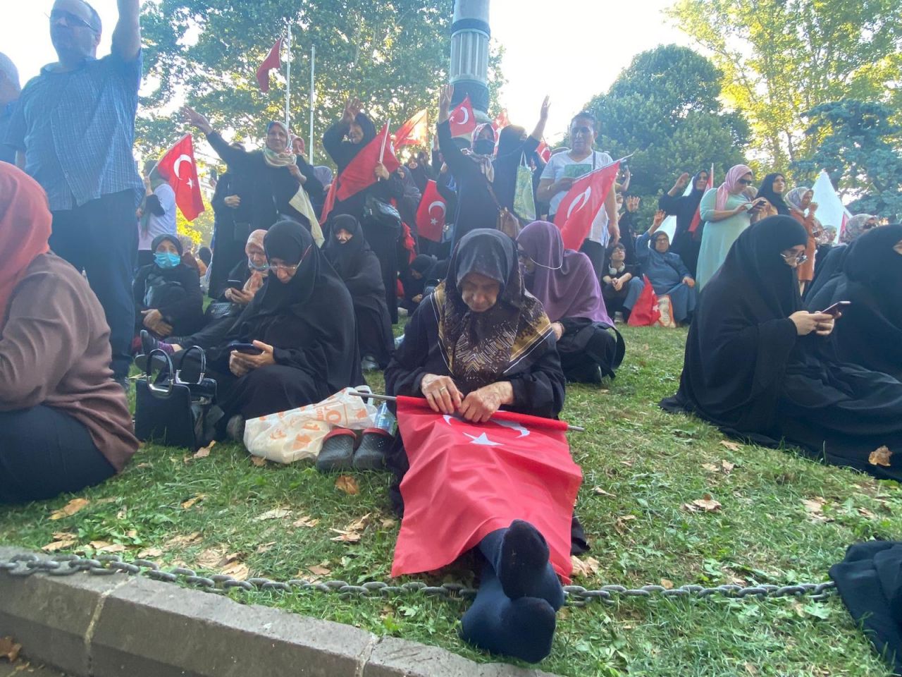 Superhaber Saraçhane'deki 15 Temmuz mitingine gitti: 'Tayyip dedeyi gördün mü oğlum!' 24