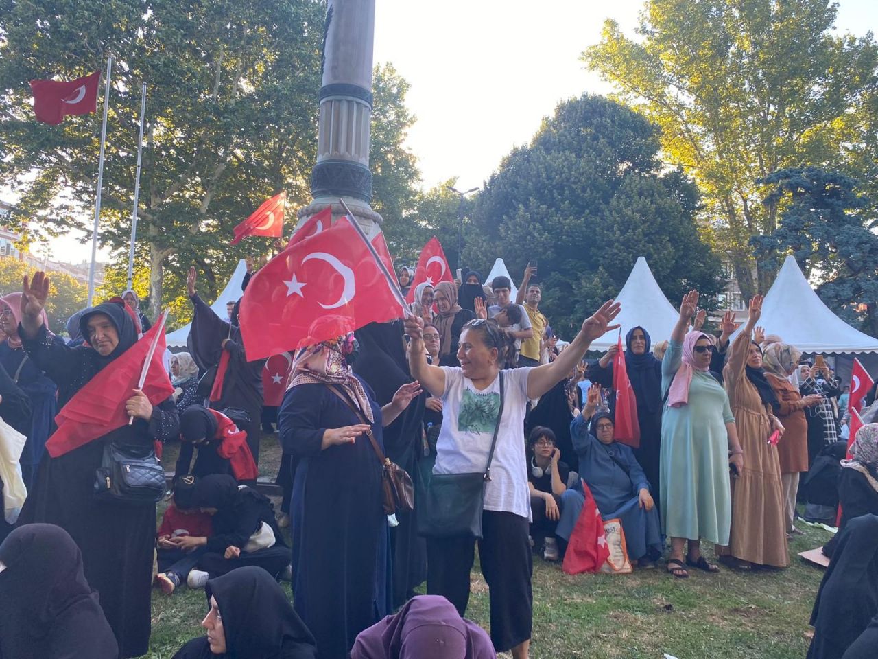 Superhaber Saraçhane'deki 15 Temmuz mitingine gitti: 'Tayyip dedeyi gördün mü oğlum!' 29