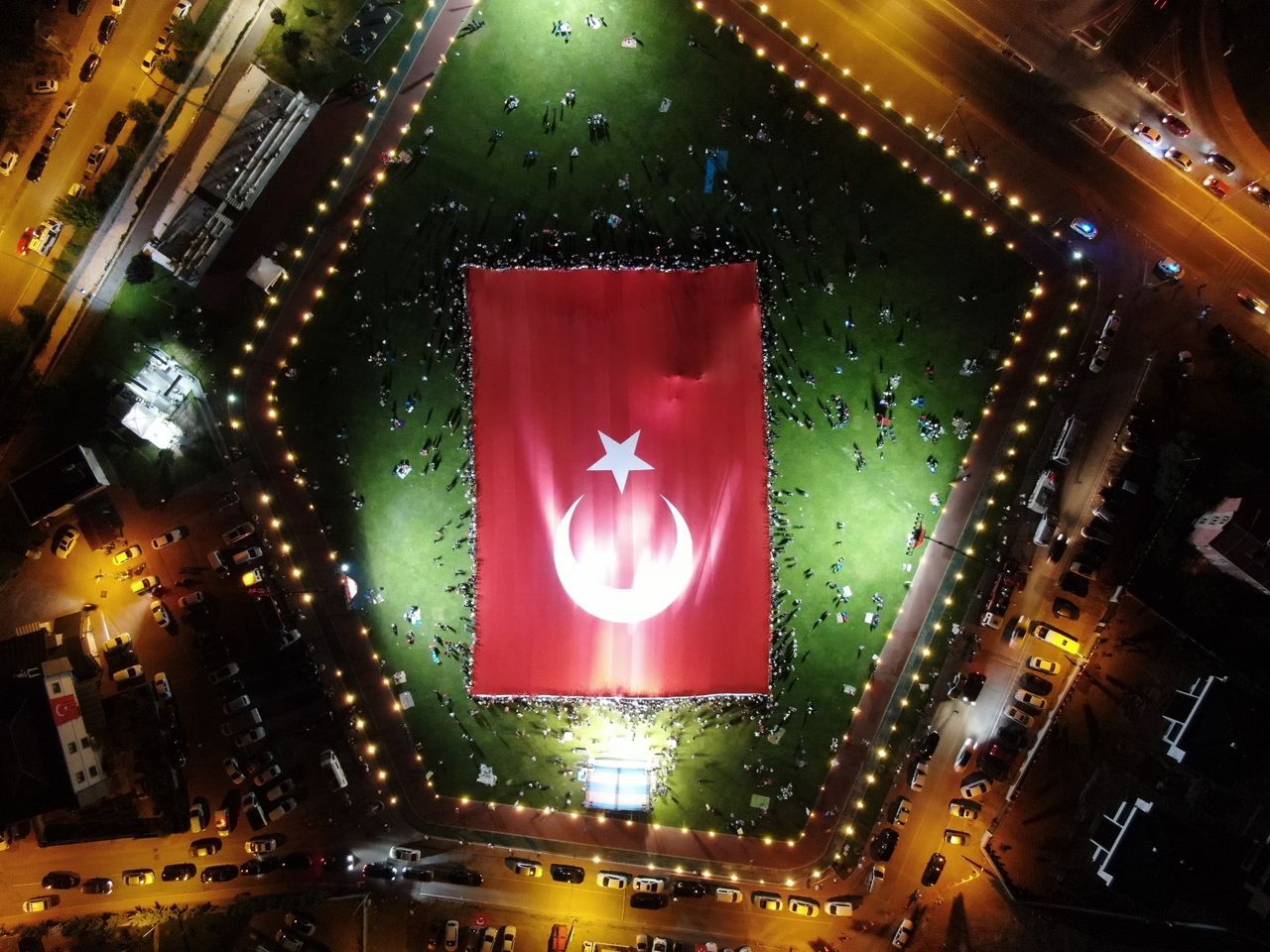 Dünyanın en büyük Türk Bayrağı 15 Temmuz’da yeniden açıldı 1