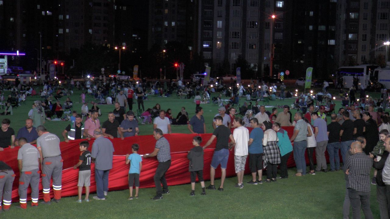 Dünyanın en büyük Türk Bayrağı 15 Temmuz’da yeniden açıldı 3
