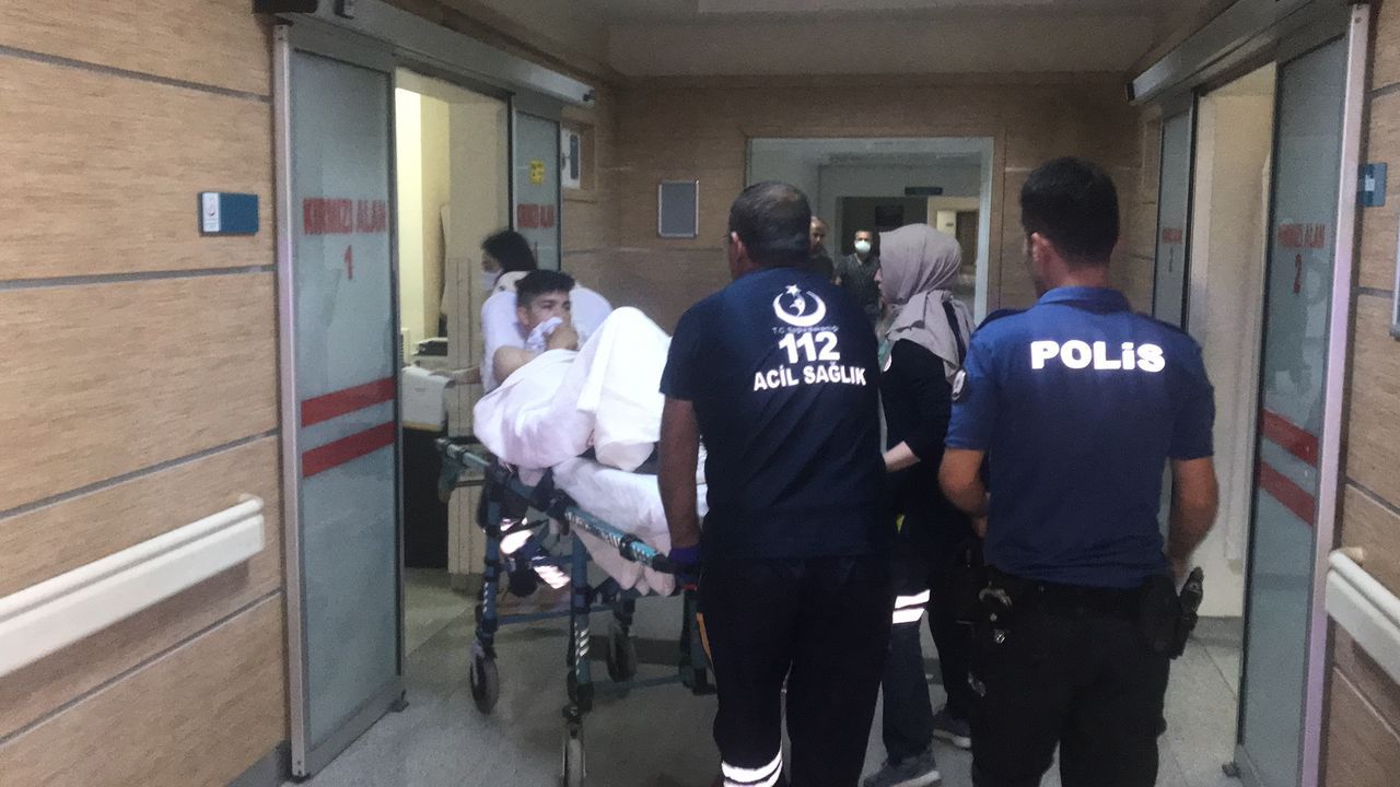 17 yaşındaki genç, silahla şakalaşırken akrabasını vurdu 4