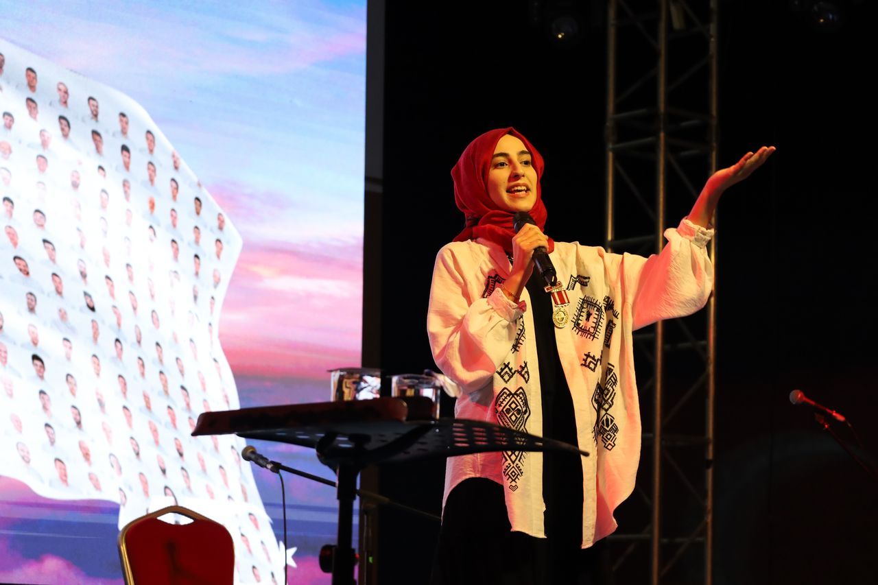 Darbe girişiminde ailesiyle helalleşip sokağa çıktı, 14 yaşında gazi oldu 2
