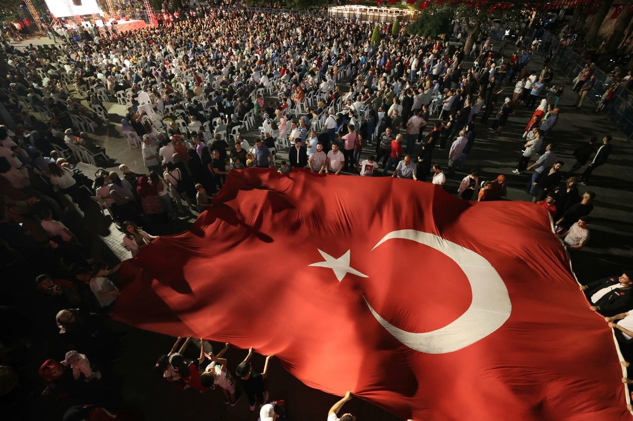 Darbe girişiminde ailesiyle helalleşip sokağa çıktı, 14 yaşında gazi oldu 4