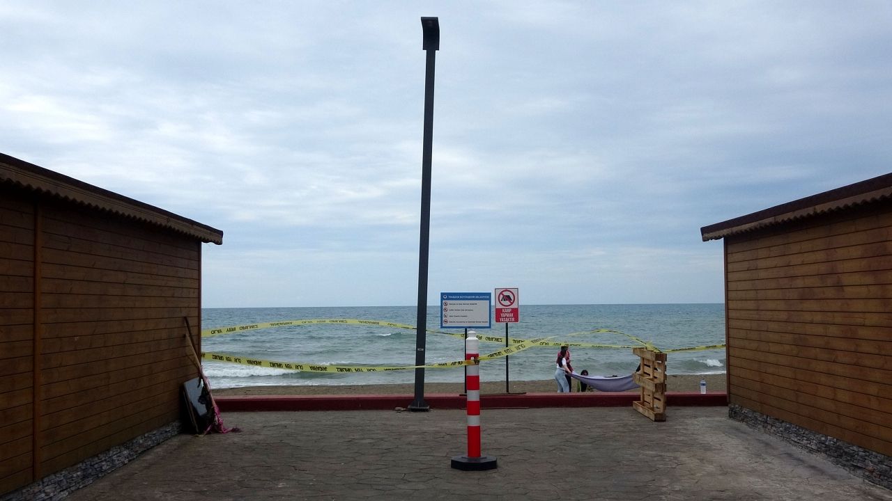 Plajda elektrik akımına kapılan genç öldü! "Kafası direğe yapışmıştı, kollarından kıvılcım çıkıyordu" 8