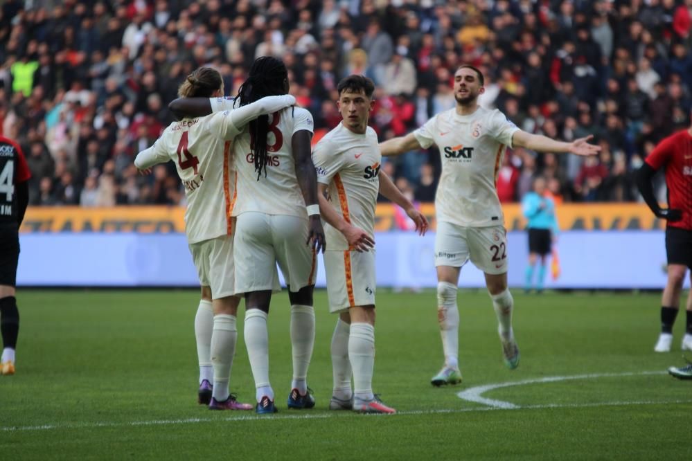 Sivaspor, Galatasaray'da yeni sezonda düşünülmeyen Olimpiu Morutan’ı transfer etmek istiyor 7