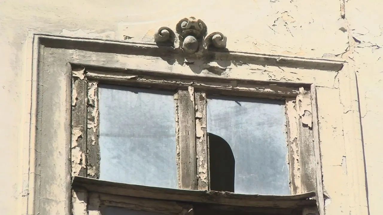 Cenevizliler tarafından yapılan 706 yıllık tarihi Podesta Sarayı 7 milyona satışa çıkarıldı 6
