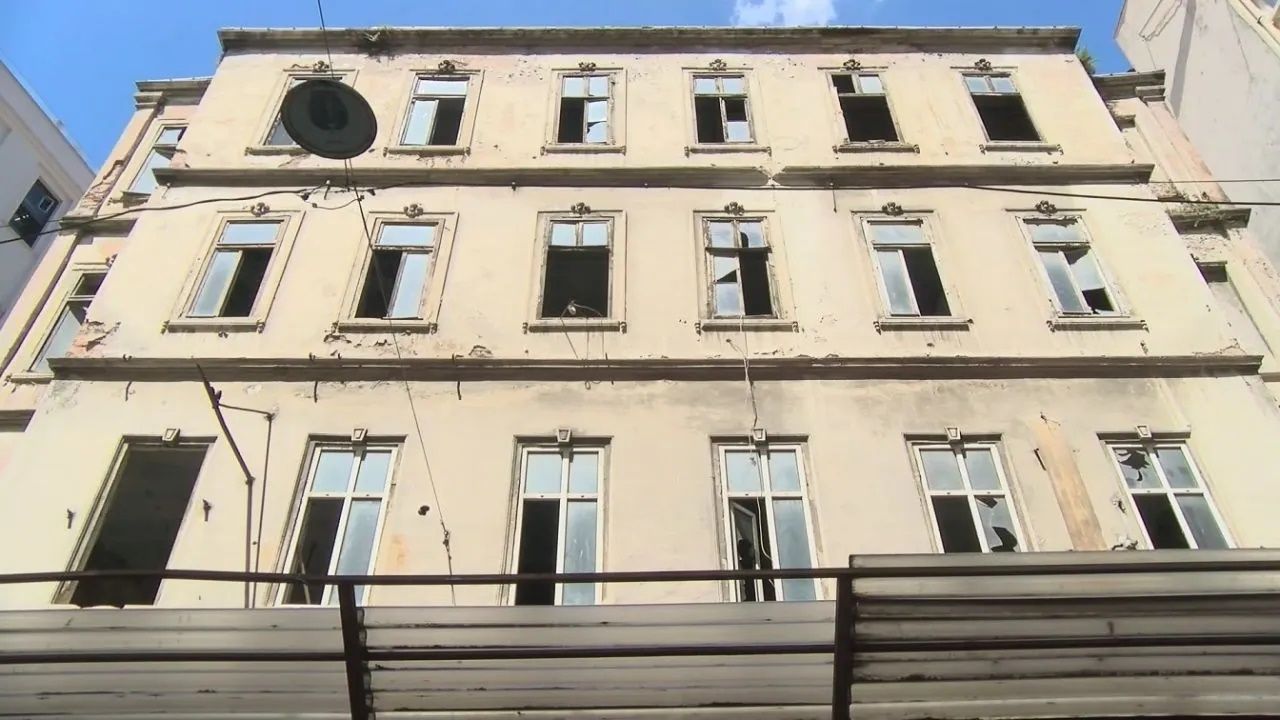 Cenevizliler tarafından yapılan 706 yıllık tarihi Podesta Sarayı 7 milyona satışa çıkarıldı 4