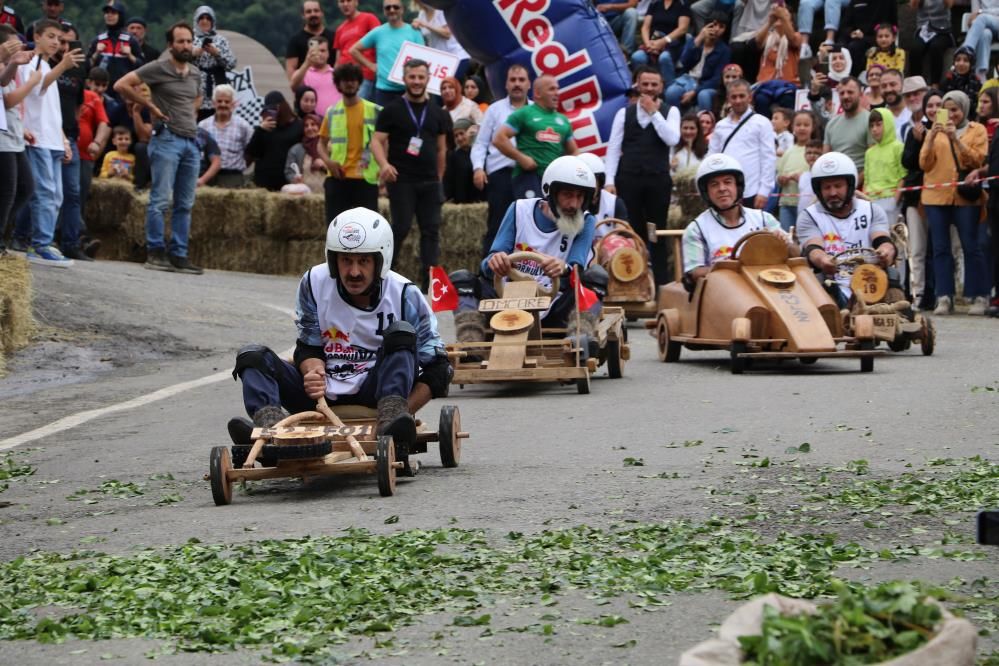 Rize'de Formulaz rüzgarı esti! Birbirinden ilginç arabalarla 70 km hızla yarıştılar 1