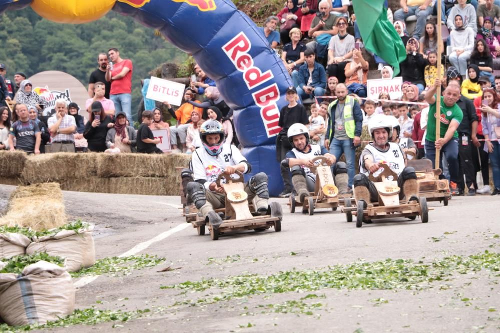 Rize'de Formulaz rüzgarı esti! Birbirinden ilginç arabalarla 70 km hızla yarıştılar 3