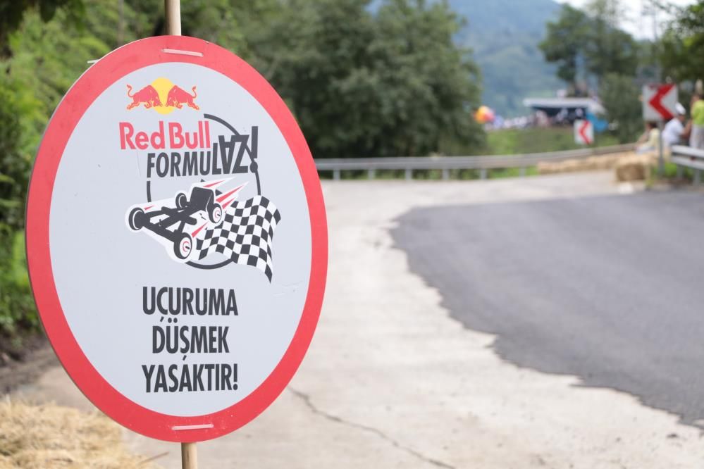 Rize'de Formulaz rüzgarı esti! Birbirinden ilginç arabalarla 70 km hızla yarıştılar 8