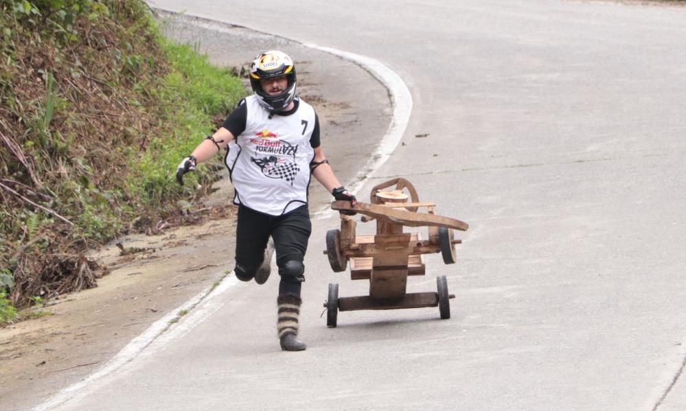 Rize'de Formulaz rüzgarı esti! Birbirinden ilginç arabalarla 70 km hızla yarıştılar 9