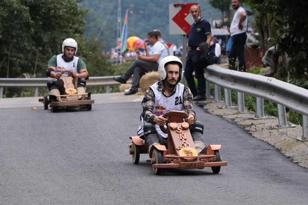 Rize'de Formulaz rüzgarı esti! Birbirinden ilginç arabalarla 70 km hızla yarıştılar 10