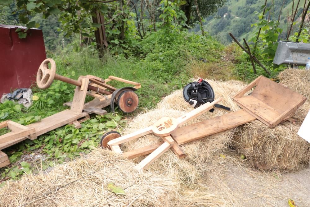 Rize'de Formulaz rüzgarı esti! Birbirinden ilginç arabalarla 70 km hızla yarıştılar 11