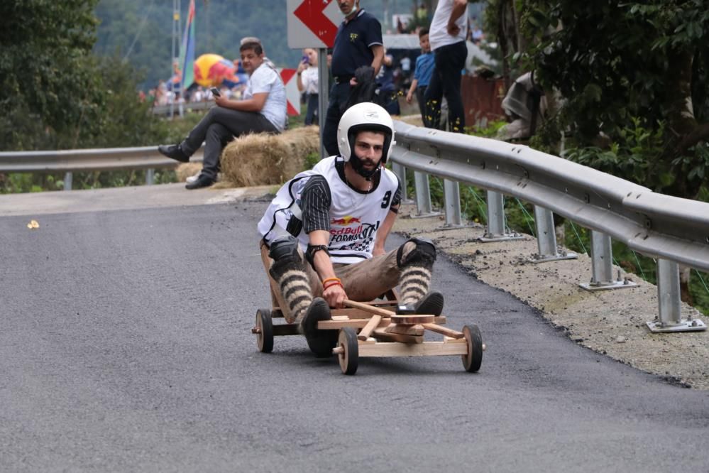 Rize'de Formulaz rüzgarı esti! Birbirinden ilginç arabalarla 70 km hızla yarıştılar 14