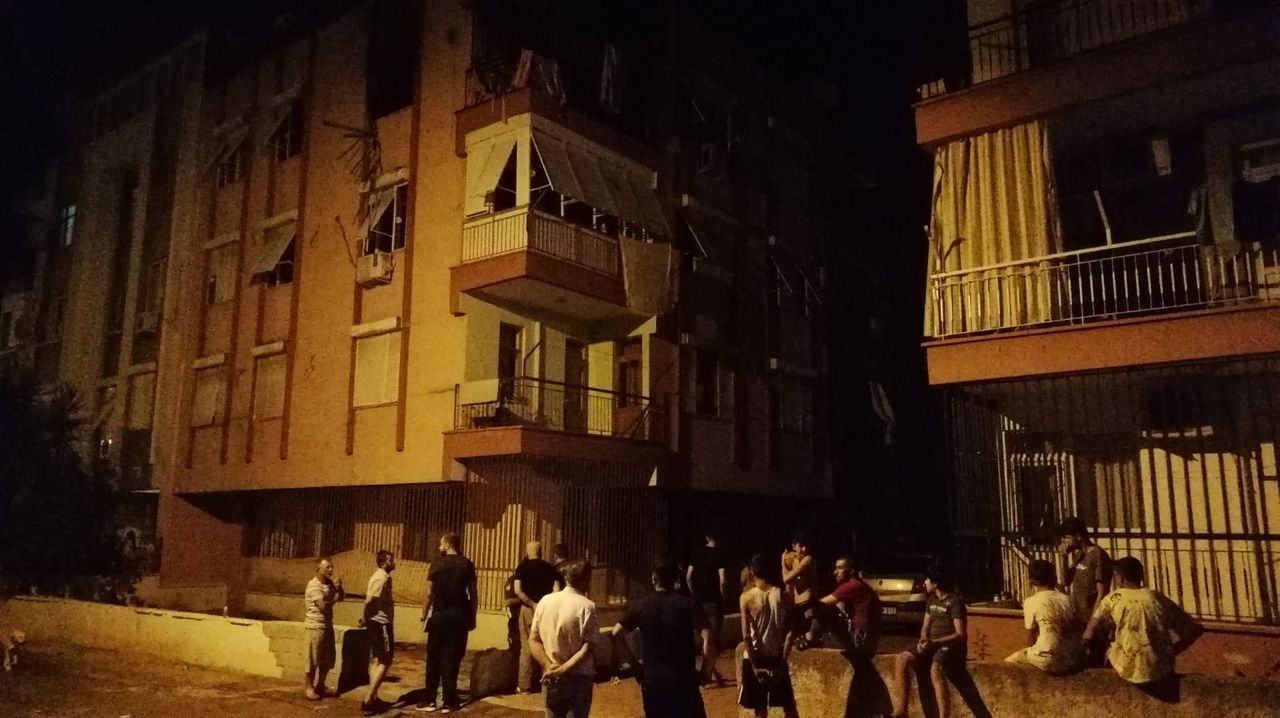 Evde çıkan yangında can pazarı! 2 küçük çocuk alevlerin arasında mahsur kaldı 12