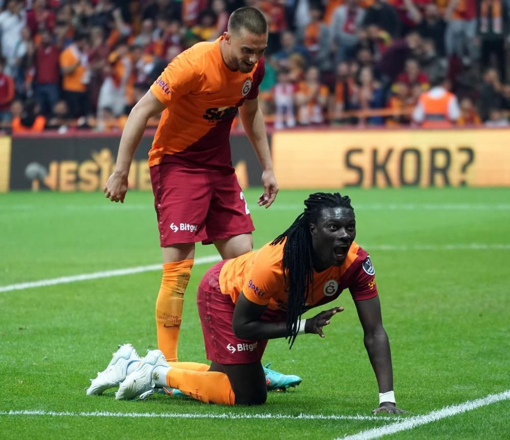 Galatasaray'da ikinci dönemini geçiren Bafetimbi Gomis'e sürpriz transfer teklifi 1
