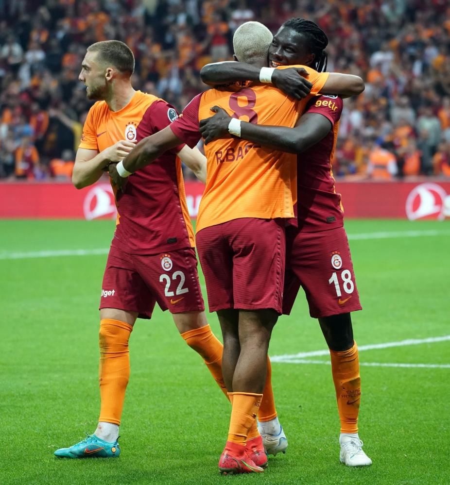 Galatasaray'da ikinci dönemini geçiren Bafetimbi Gomis'e sürpriz transfer teklifi 3