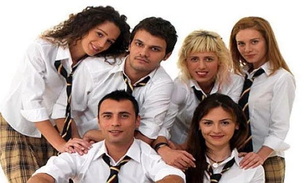 Arka Sıradakiler Geri Dönüyor! 10 Yıl Sonra Ekran Müjdesi Geldi 2