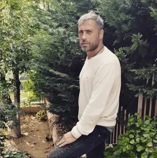 Arka Sıradakiler Geri Dönüyor! 10 Yıl Sonra Ekran Müjdesi Geldi 10