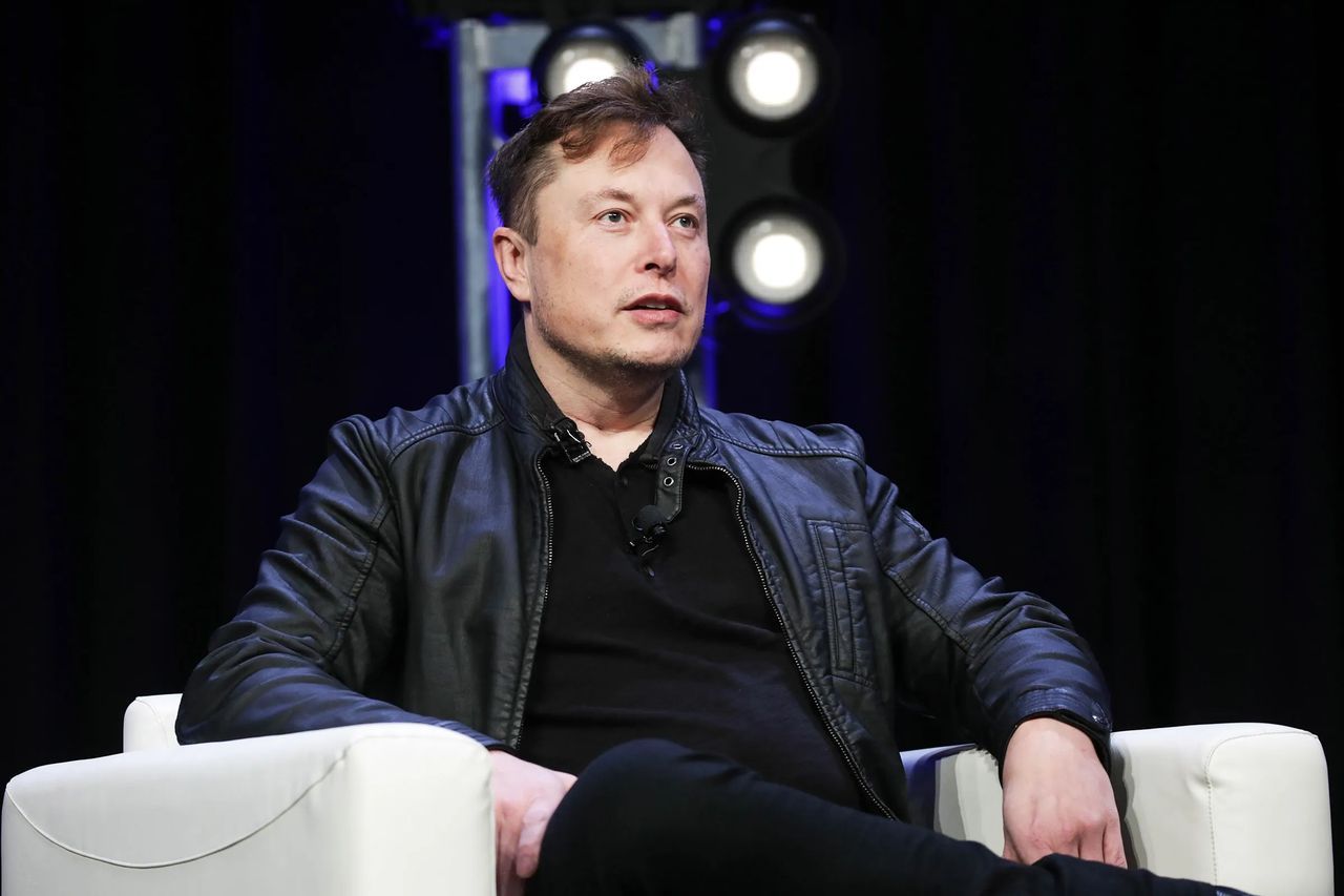 Elon Musk'tan hayrete düşüren açıklama! 'Zihnini' buluta yüklemiş 1