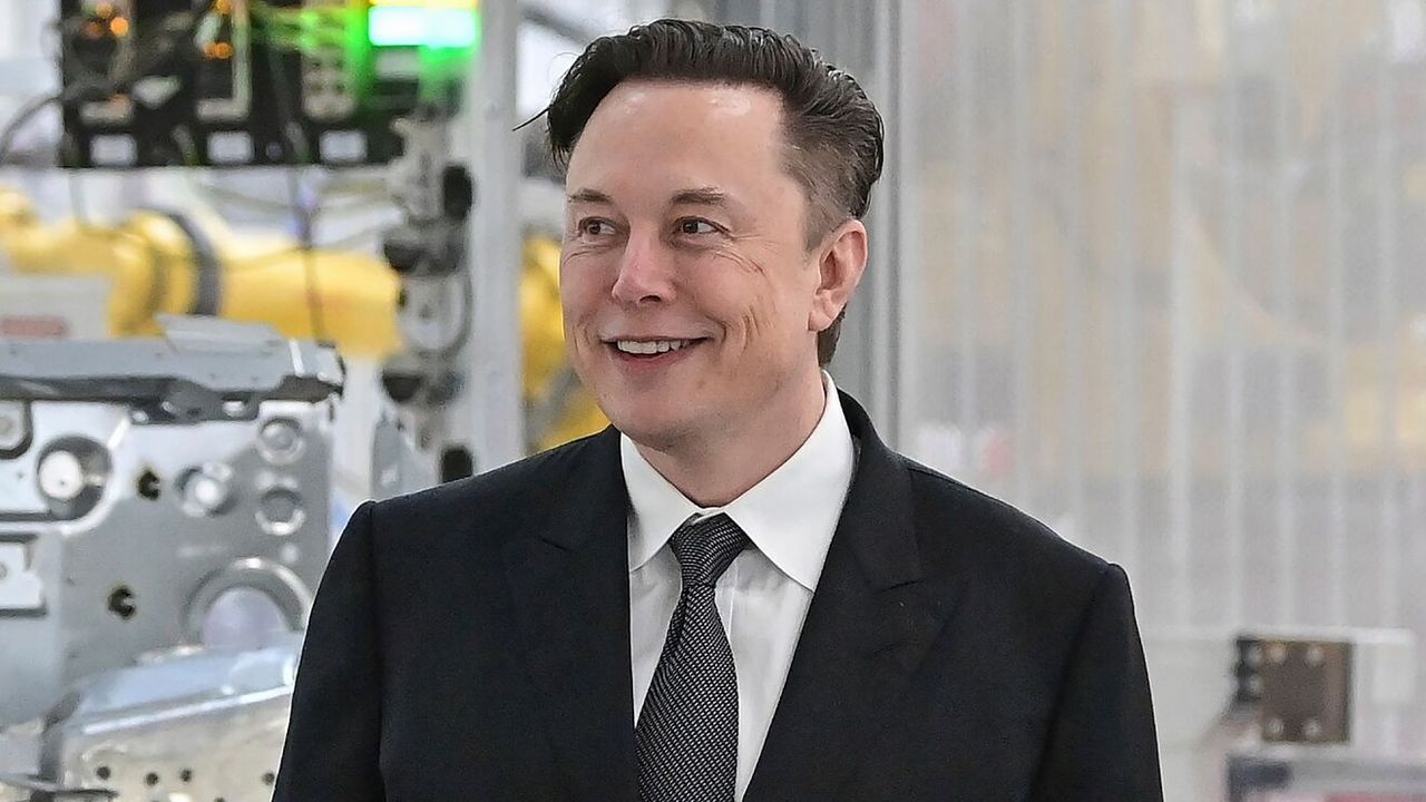 Elon Musk'tan hayrete düşüren açıklama! 'Zihnini' buluta yüklemiş 2