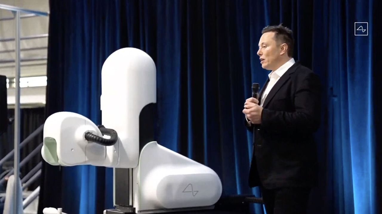 Elon Musk'tan hayrete düşüren açıklama! 'Zihnini' buluta yüklemiş 5
