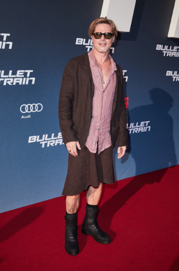 Gala kombini beğenilmedi! Yakışıklı aktör Brad Pitt etek giydi 4