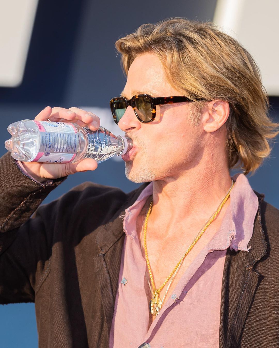 Gala kombini beğenilmedi! Yakışıklı aktör Brad Pitt etek giydi 10