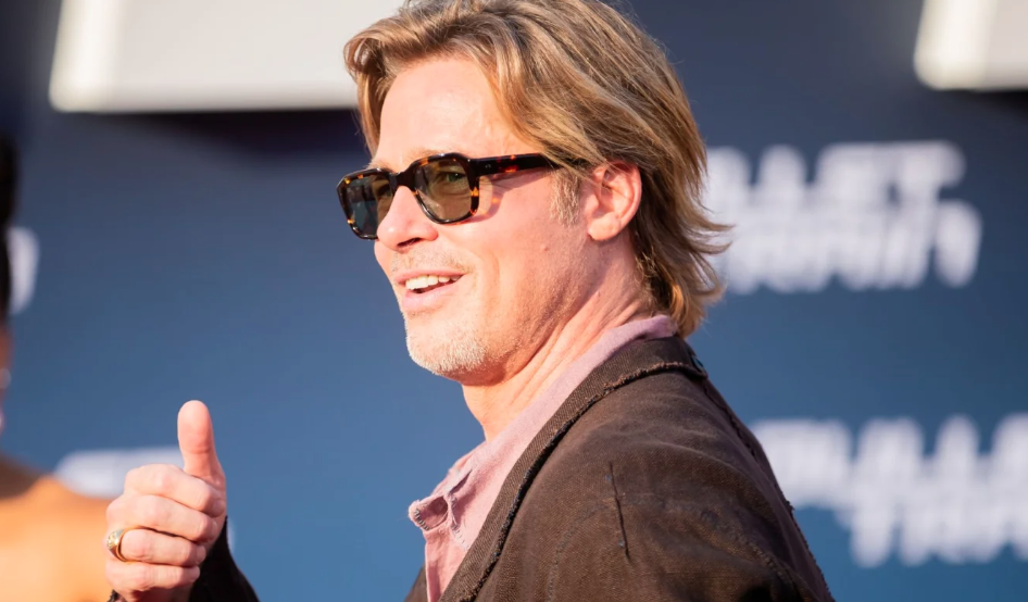 Gala kombini beğenilmedi! Yakışıklı aktör Brad Pitt etek giydi 6