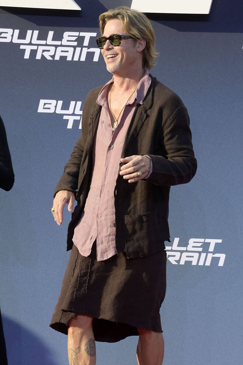 Gala kombini beğenilmedi! Yakışıklı aktör Brad Pitt etek giydi 14