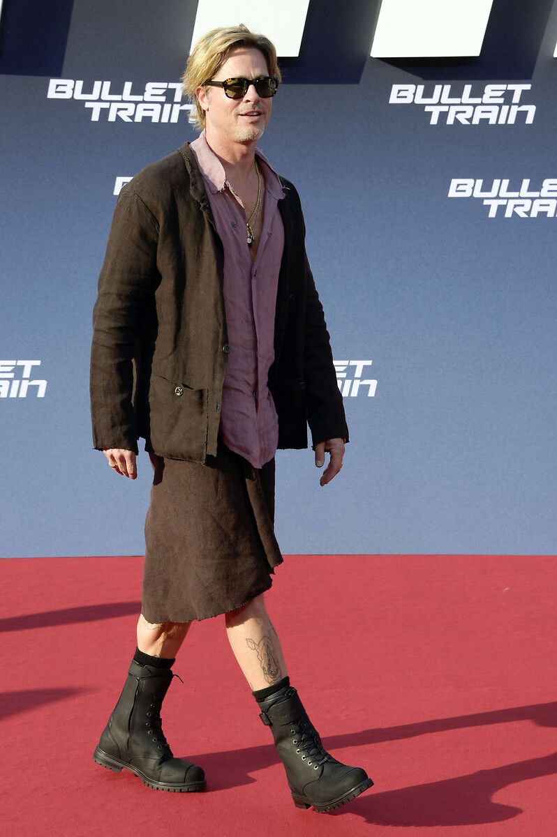 Gala kombini beğenilmedi! Yakışıklı aktör Brad Pitt etek giydi 1