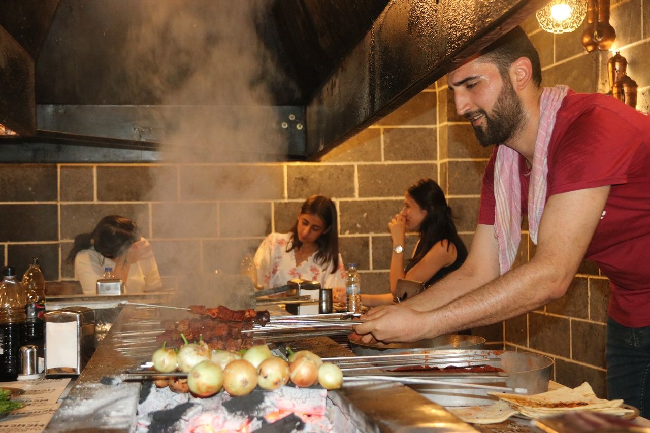 Diyarbakır'da tescilli ürünlerin satışında bayram rekoru! 80 tona yakın ciğer ve tatlı satışı yapıldı 3