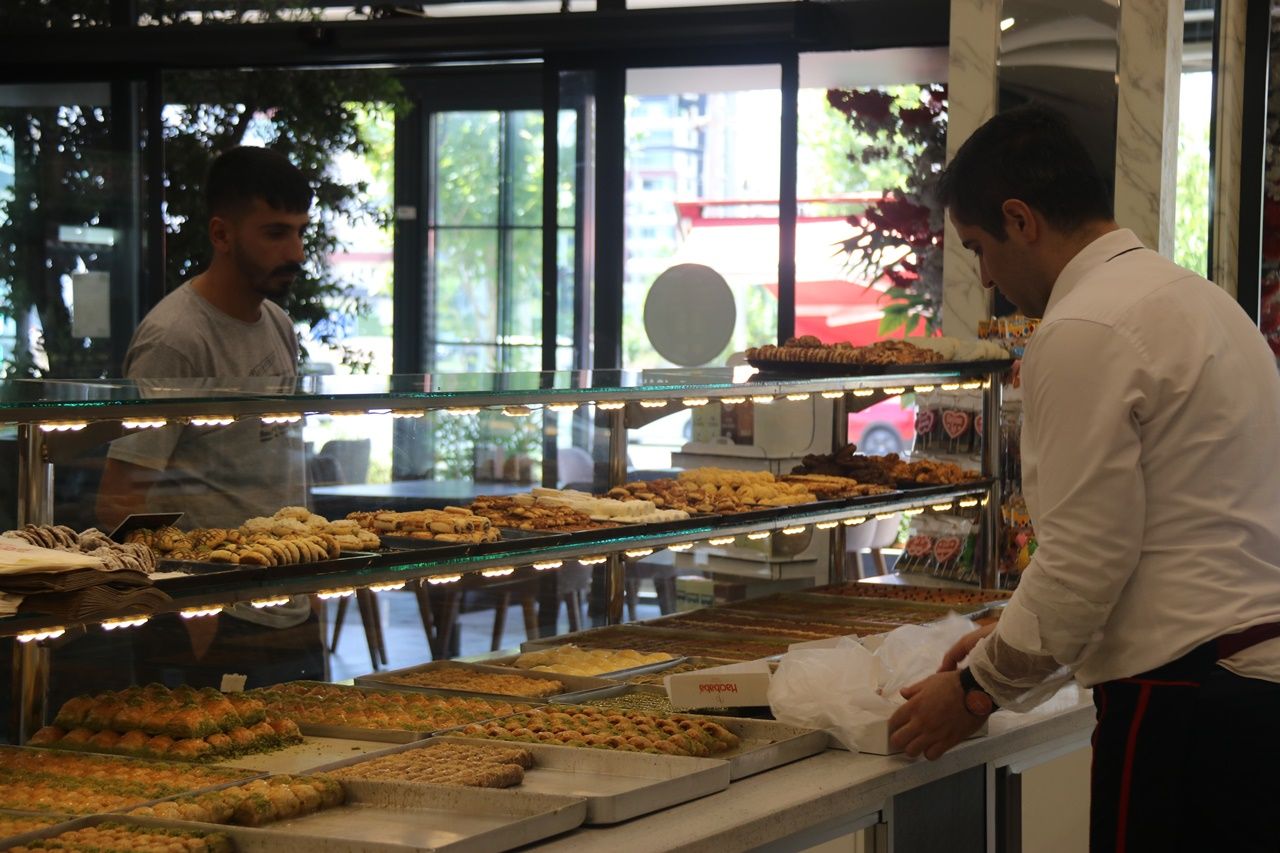 Diyarbakır'da tescilli ürünlerin satışında bayram rekoru! 80 tona yakın ciğer ve tatlı satışı yapıldı 8