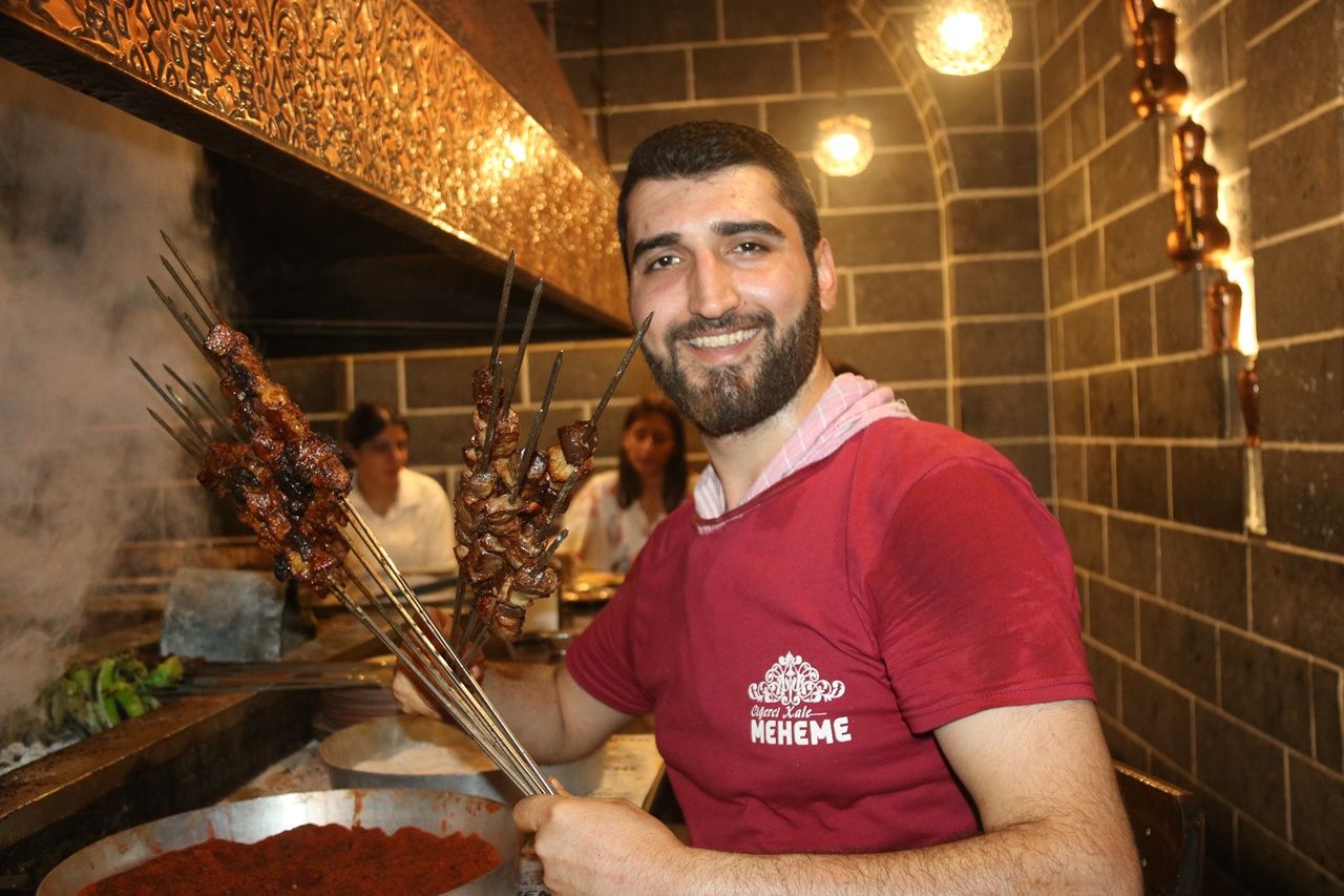Diyarbakır'da tescilli ürünlerin satışında bayram rekoru! 80 tona yakın ciğer ve tatlı satışı yapıldı 5
