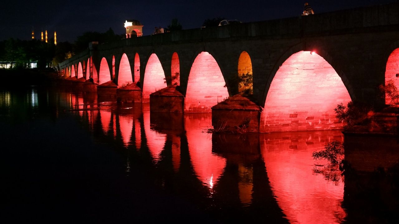 Meriç Nehri’nde gün batımı ile oluşan masalsı manzara görenleri kendine hayran bırakıyor 7