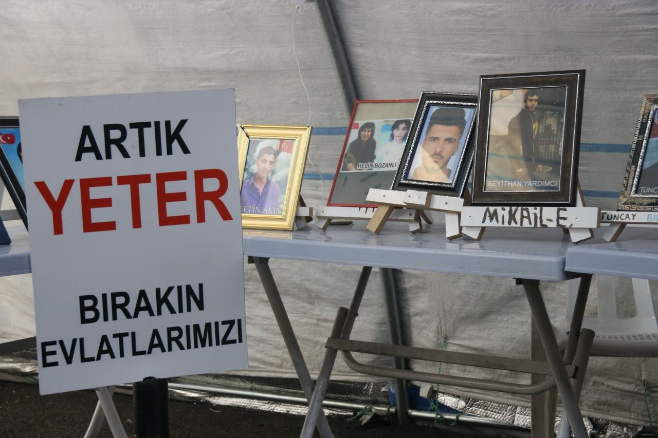 Diyarbakır’da acılı ailelerin evlat nöbeti 1051. gününde devam ediyor. 1