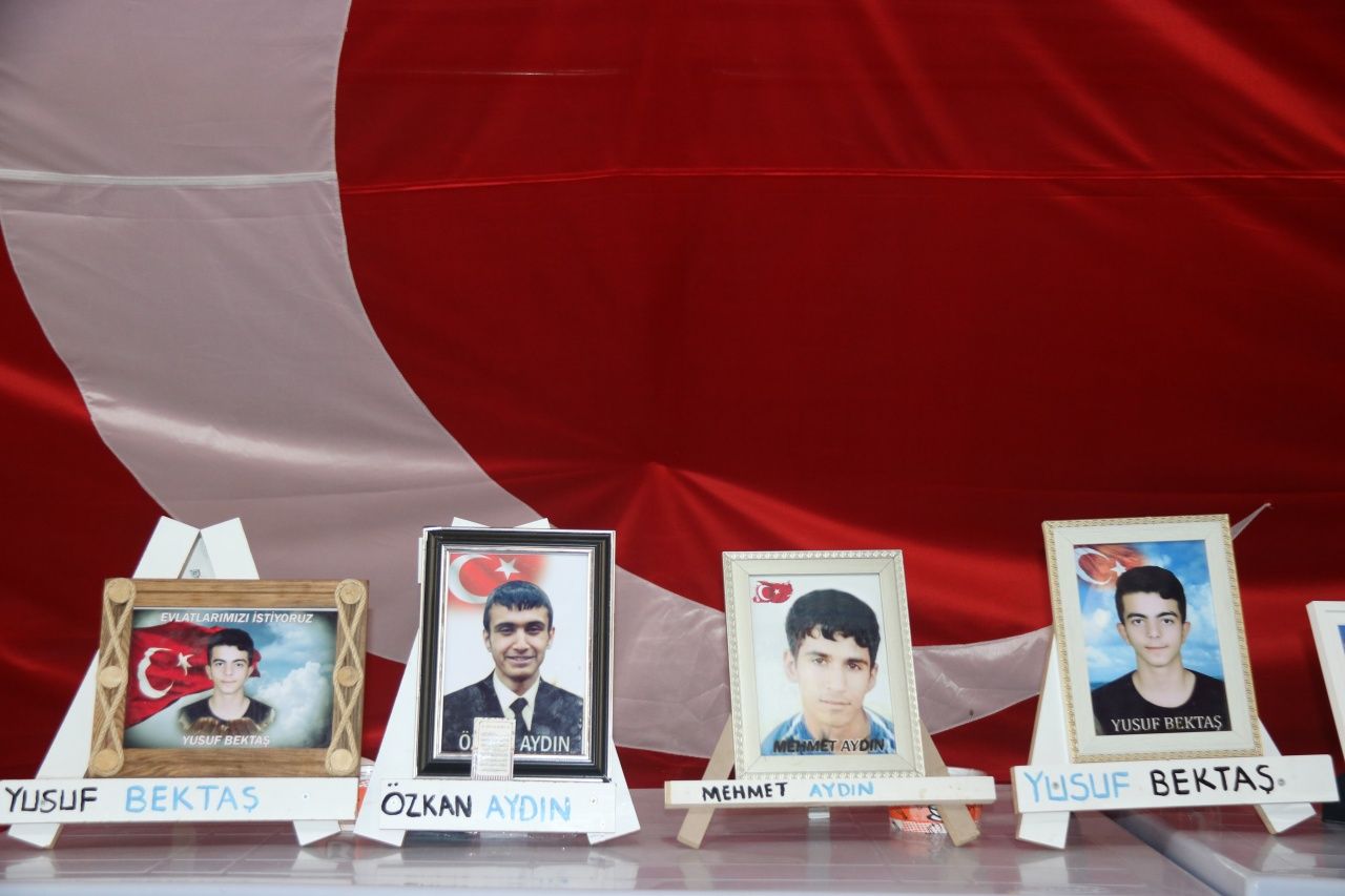 Diyarbakır’da acılı ailelerin evlat nöbeti 1051. gününde devam ediyor. 2