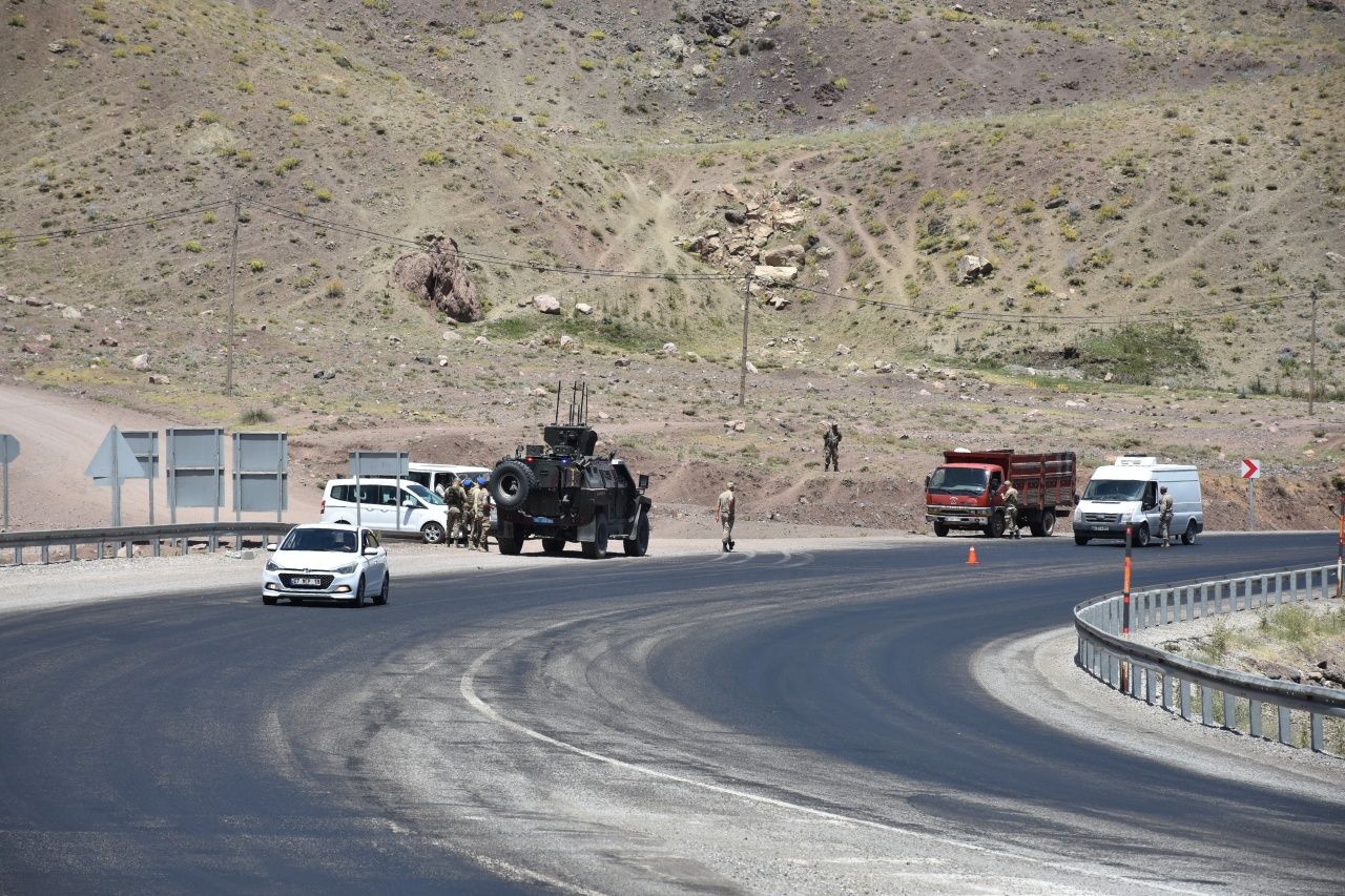 Hakkari’de arazi kavgası can 4 aldı! 3