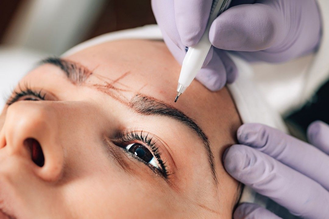 Doğal görünümlü kaşlar için Microblading önerisi 1
