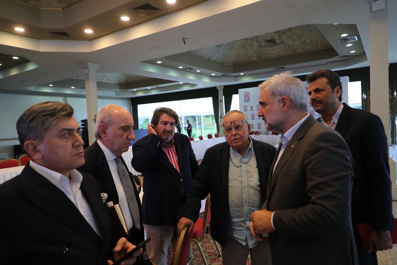 AK Parti, Yüz Yüze 100 Gün sloganı ile sahaya iniyor! İşte İstanbul planı 10