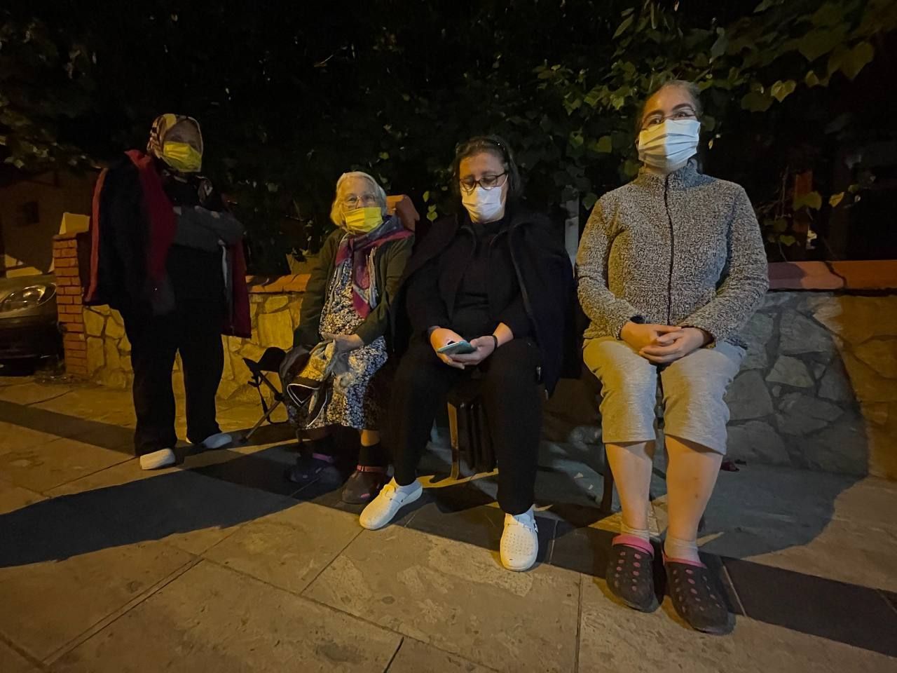 1999 depremini hatırlattı! Düzce ve Bolu'da bazı vatandaşlar depremin ardından sokağa çıktı 3