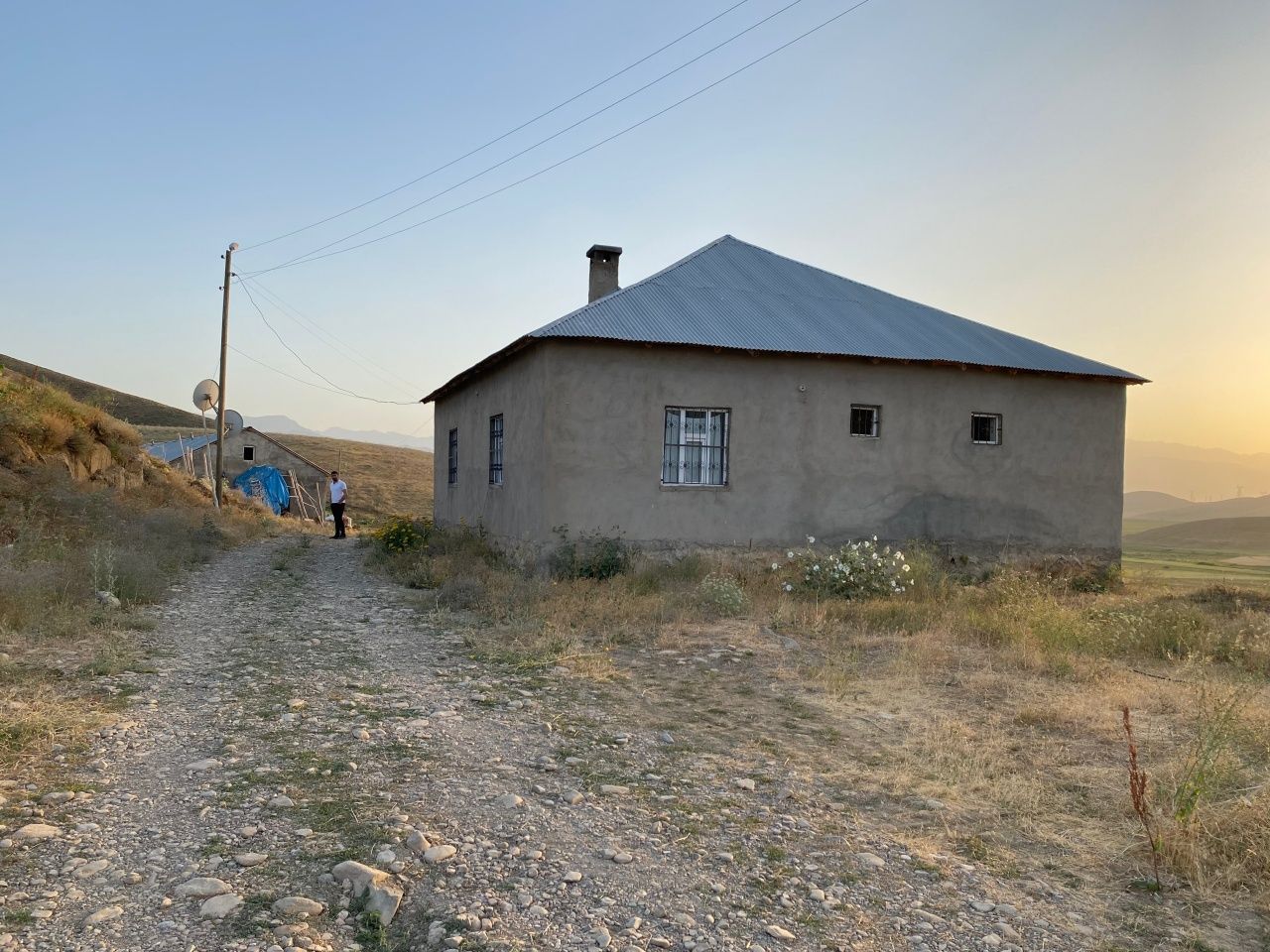 Hakkari’de yılanlarların bastığı evde yaşam mücadelesi 6