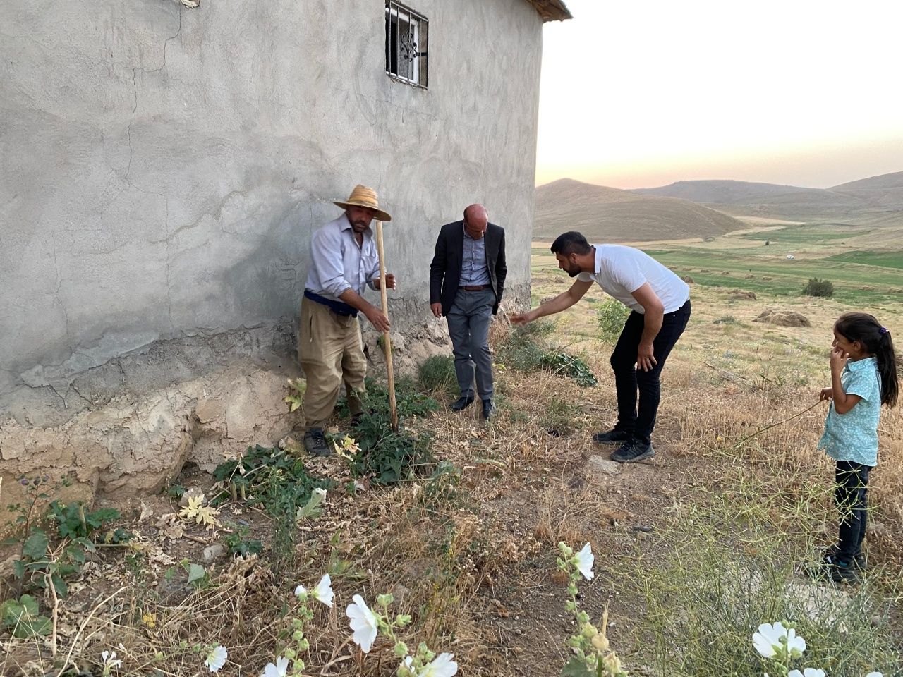 Hakkari’de yılanlarların bastığı evde yaşam mücadelesi 10